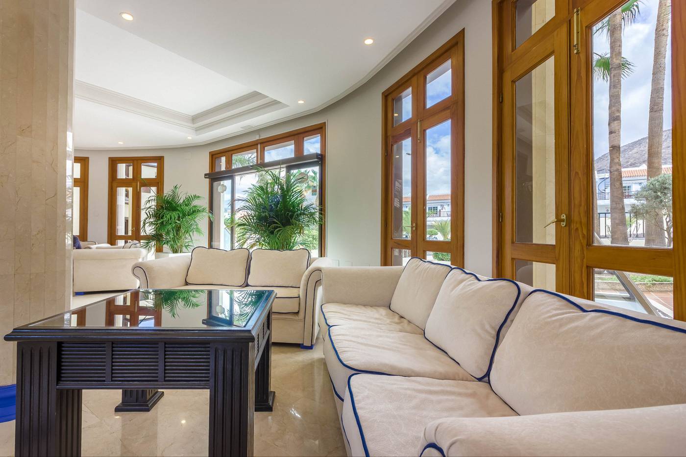 Klayman-Olivina-Apartments-Lobby-60