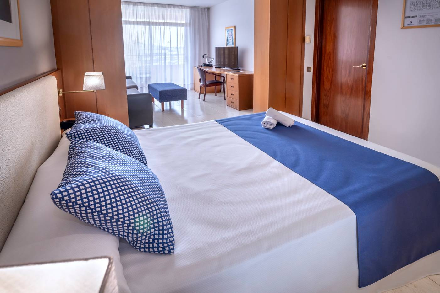 4R-Gran-Regina-Hotel-Room-17