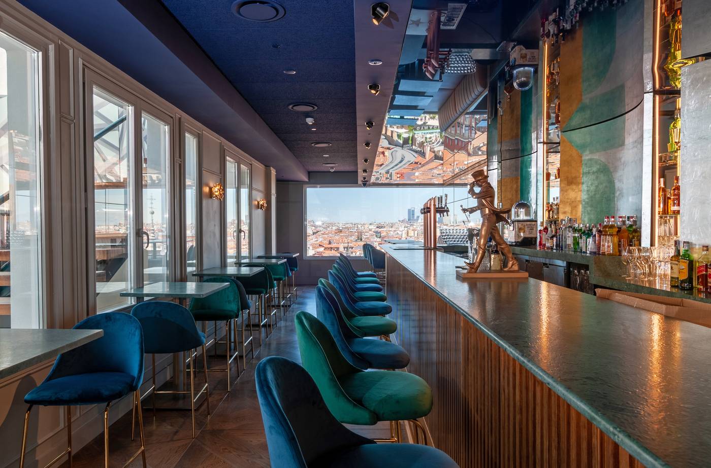 Smartrental-Collection-Gran-Via-Centric-II-Restaurant-6