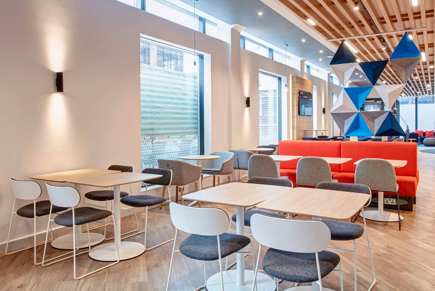 Holiday-Inn-Express-Dublin-City-Centre-Restaurant-16