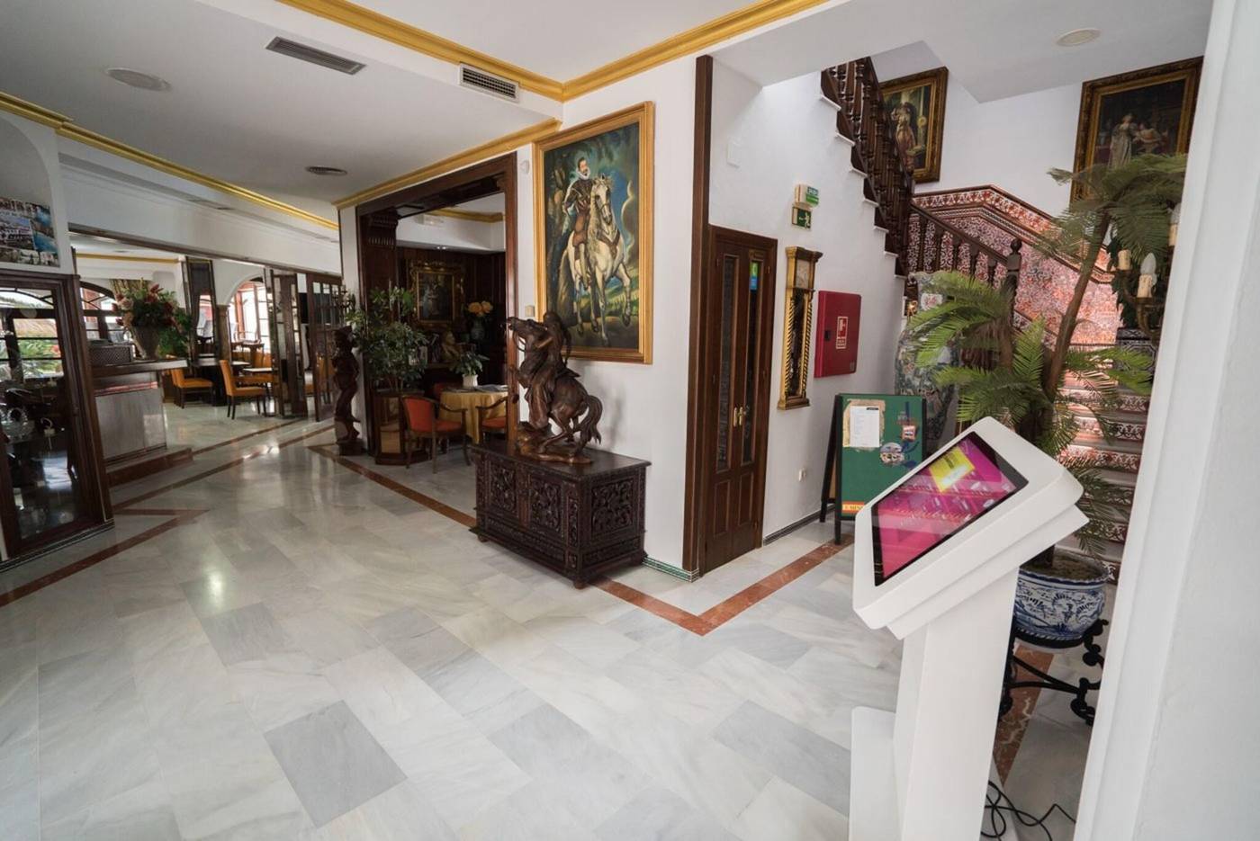 Hotel-Pozo-Del-Duque-Lobby-18