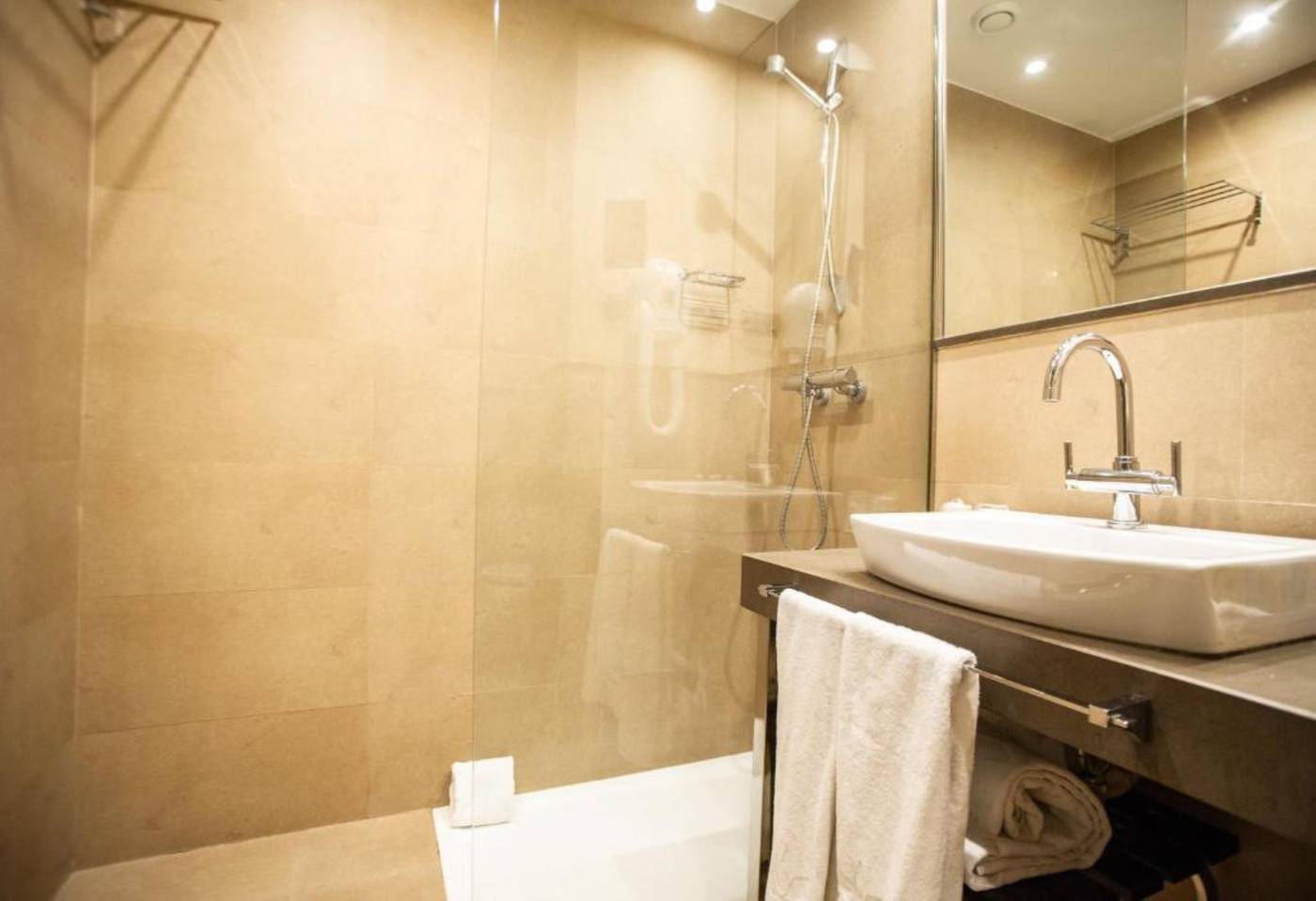 Azz Langrehotel & Spa-Spain-Langreo-Principado de Asturias-Room-4
