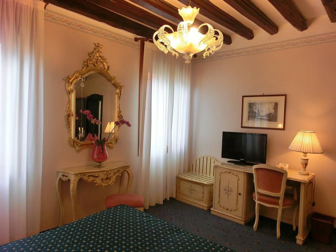 Hotel-Diana-Room-6