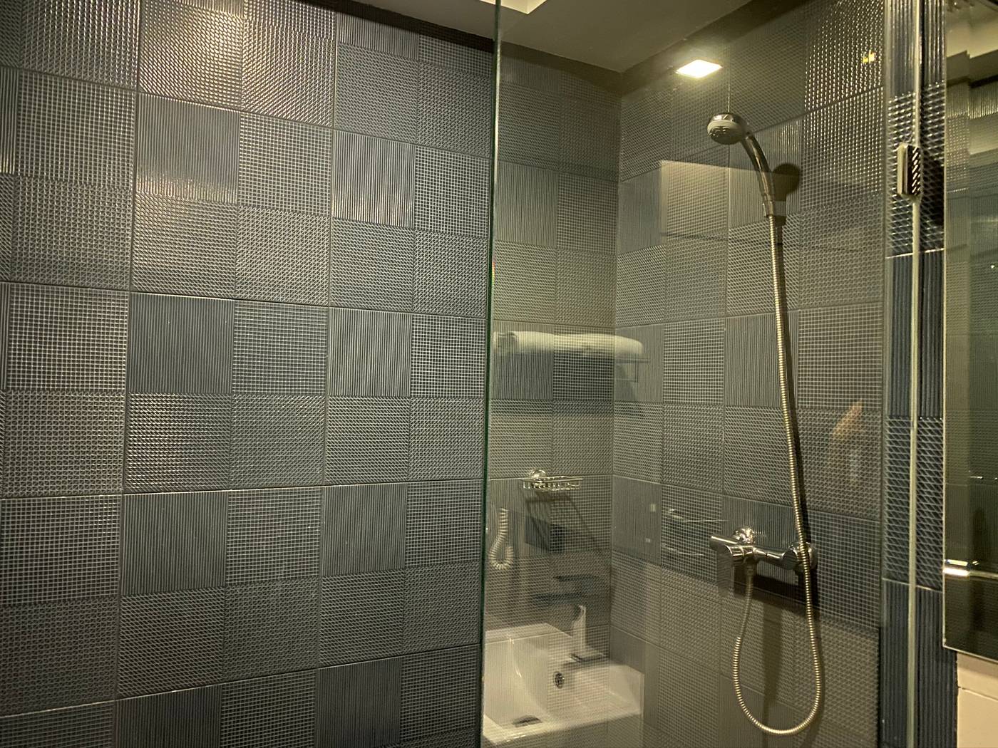 De-Prime-Rangnam-Hotel-Room-38