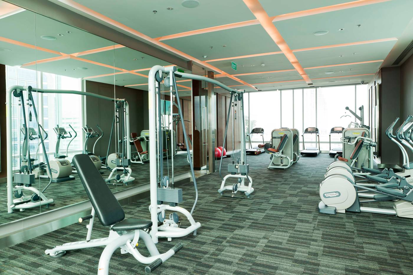 Eastin-Grand-Hotel-Sathorn-Bangkok-Sports-and-Entertainment-48