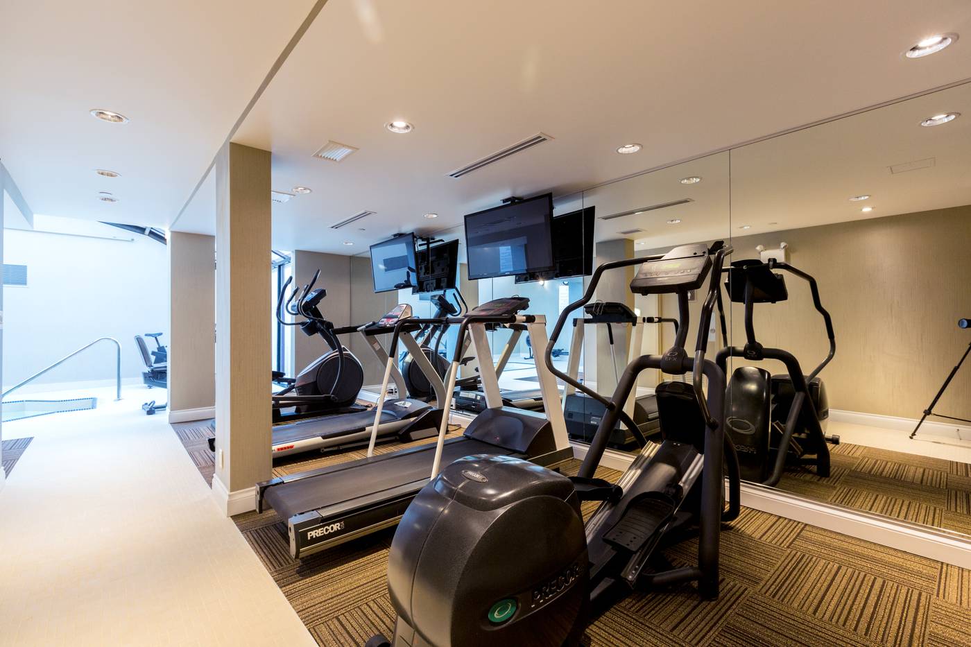 Granville-Island-Hotel-Pool-39