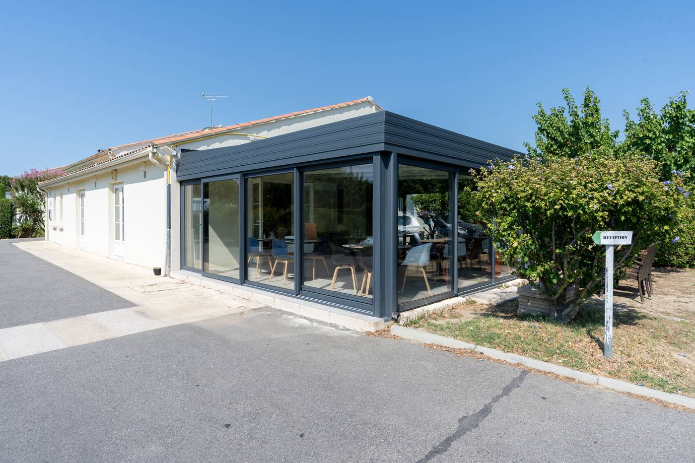 Brit Hotel Avignon Sud - Le Calendal-France-AVIGNON-General view-1