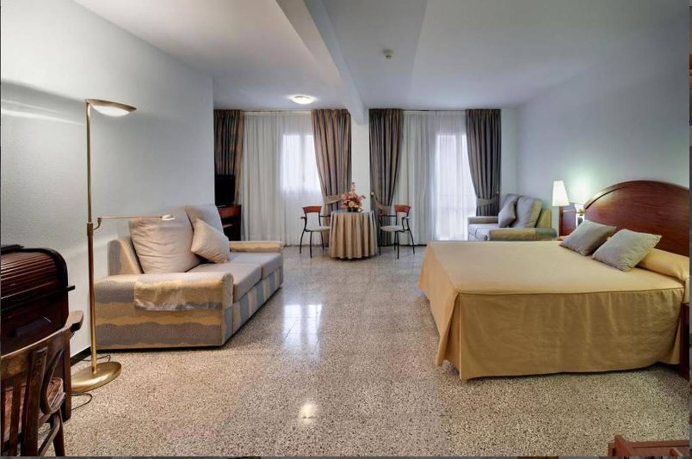 Gaudi-Room-12