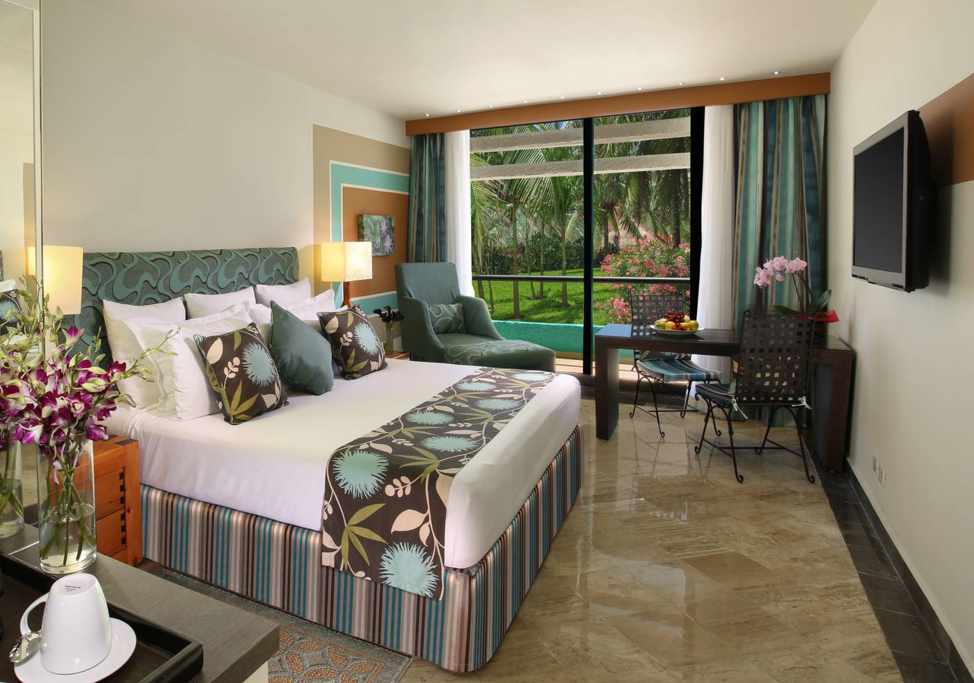 The-Pyramid-at-Grand-Oasis-Room-37