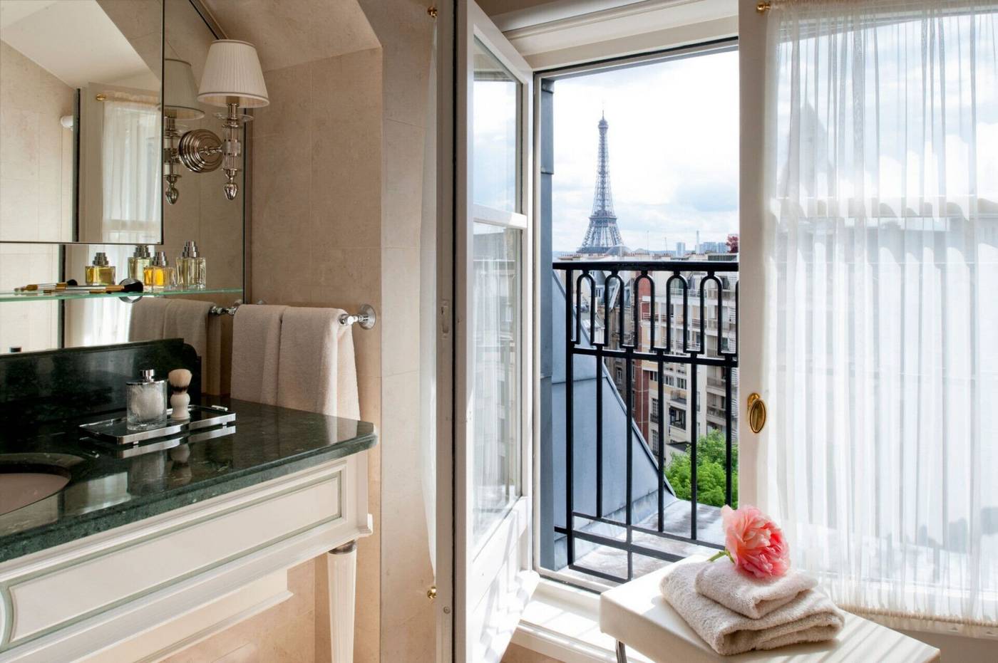 Four-Seasons-Hotel-Paris-Room-32