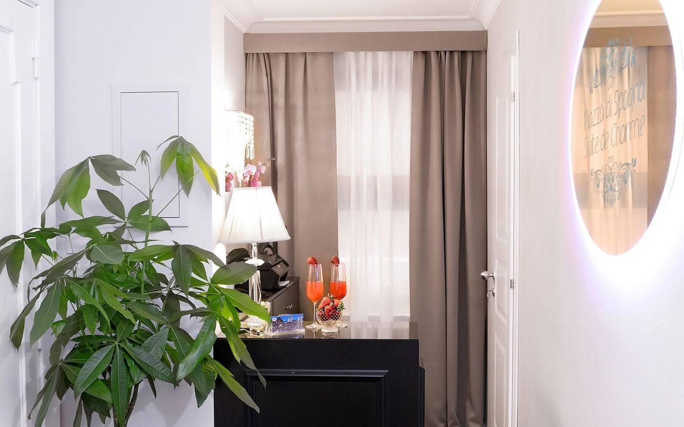 Piazza-Di-Spagna-Suite-De-Charme-Lobby-19