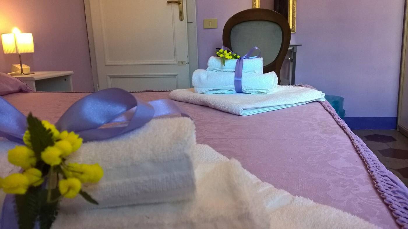 B---B-La-Mimosa-Room-48