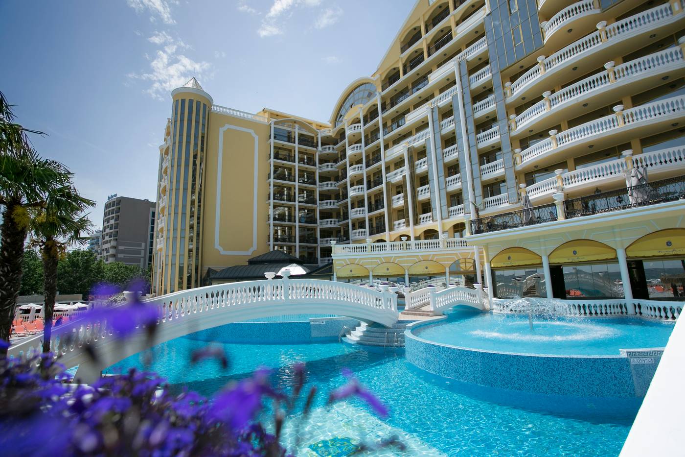 Imperial-Palace-Pool-6