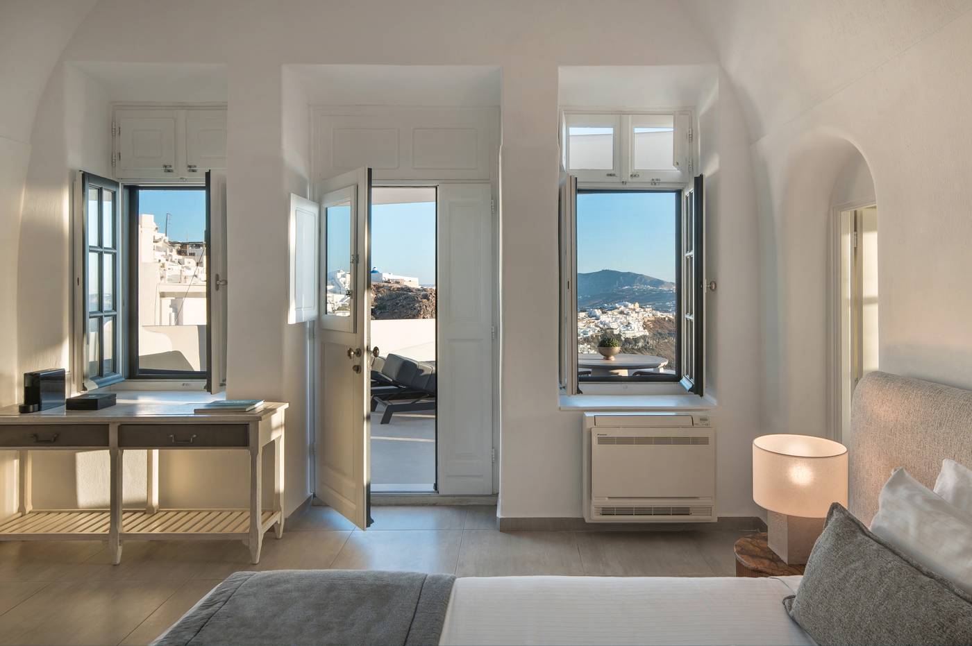 Aqua-Luxury-Suites-Room-18