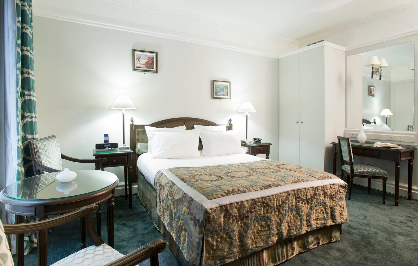 California-Paris-Champs-Elys----es-Room-6