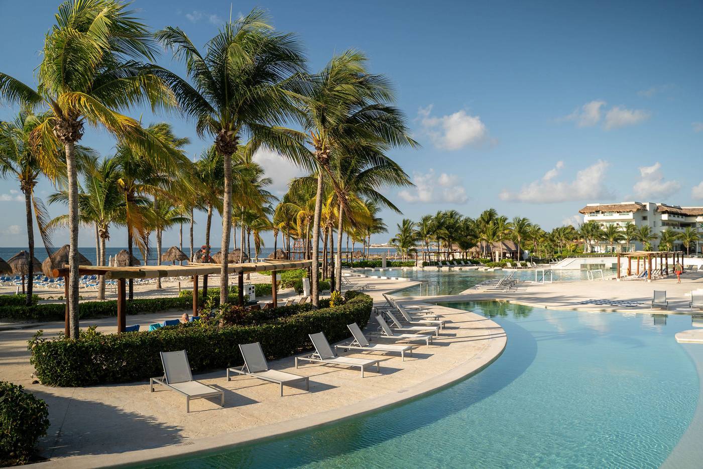 Bluebay-Grand-Esmeralda-Pool-7