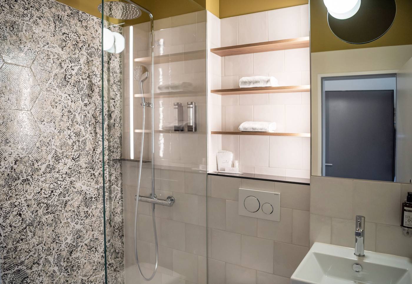 Seehotel Kastanienbaum-Switzerland-Kastanienbaum-Lucerne-Room-5