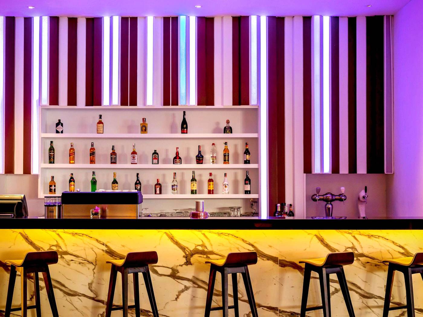 Grand-Mercure-Phuket-Patong-Bar-52