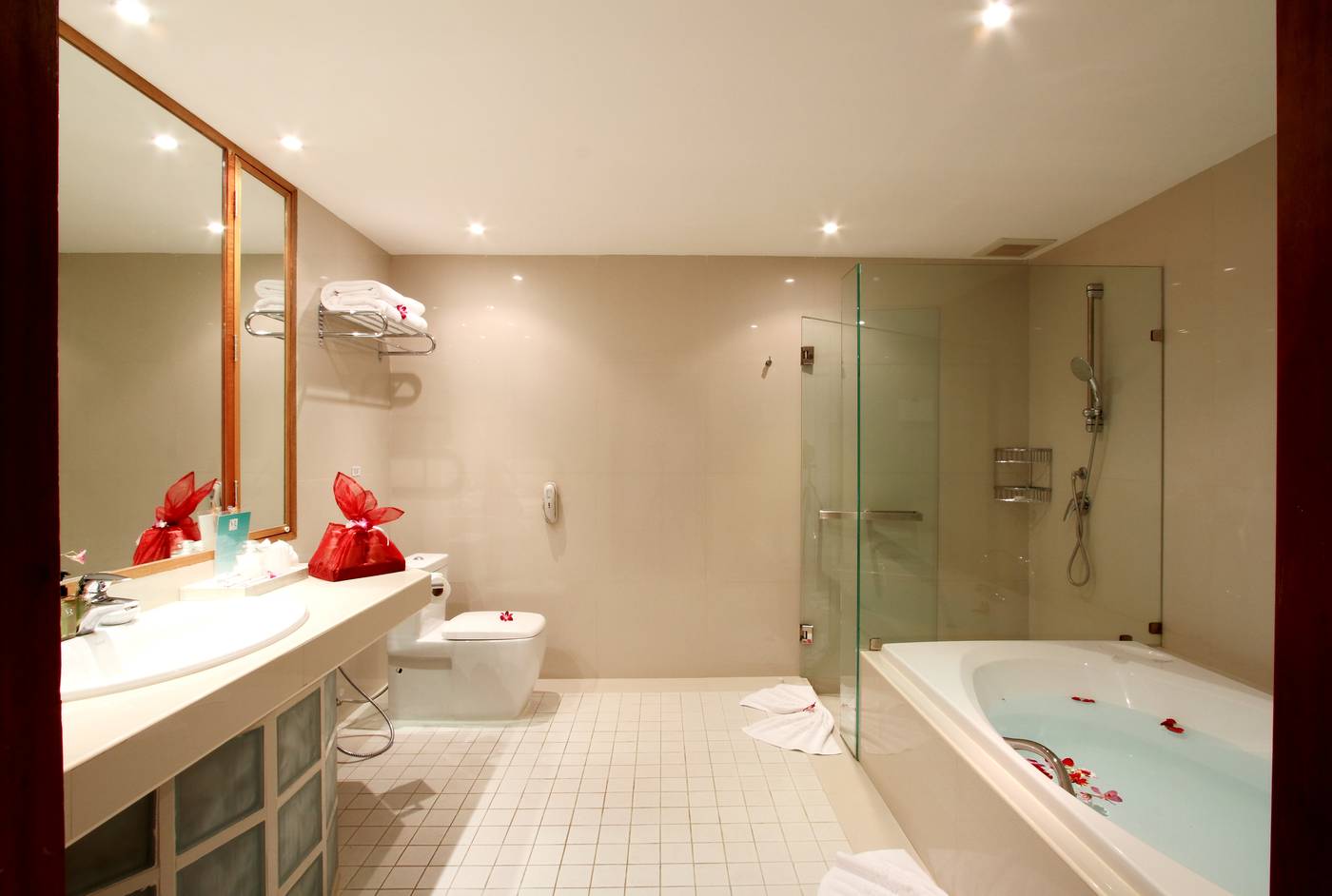 Mom-Tri-S-Villa-Royale-Room-48