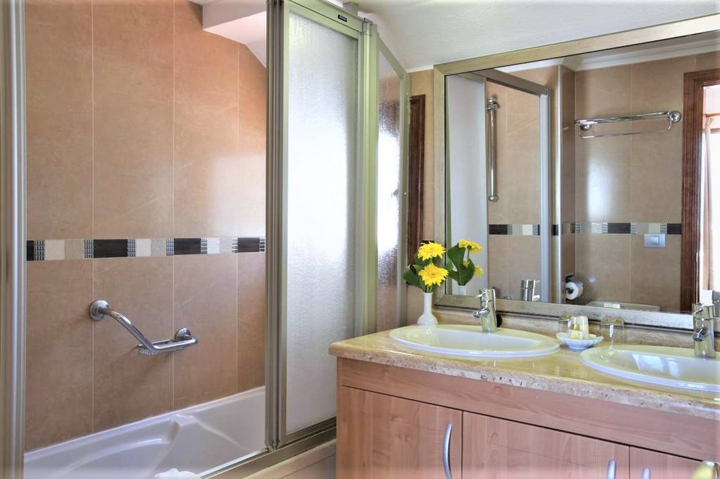 ONA-Beverly-Hills-Room-33