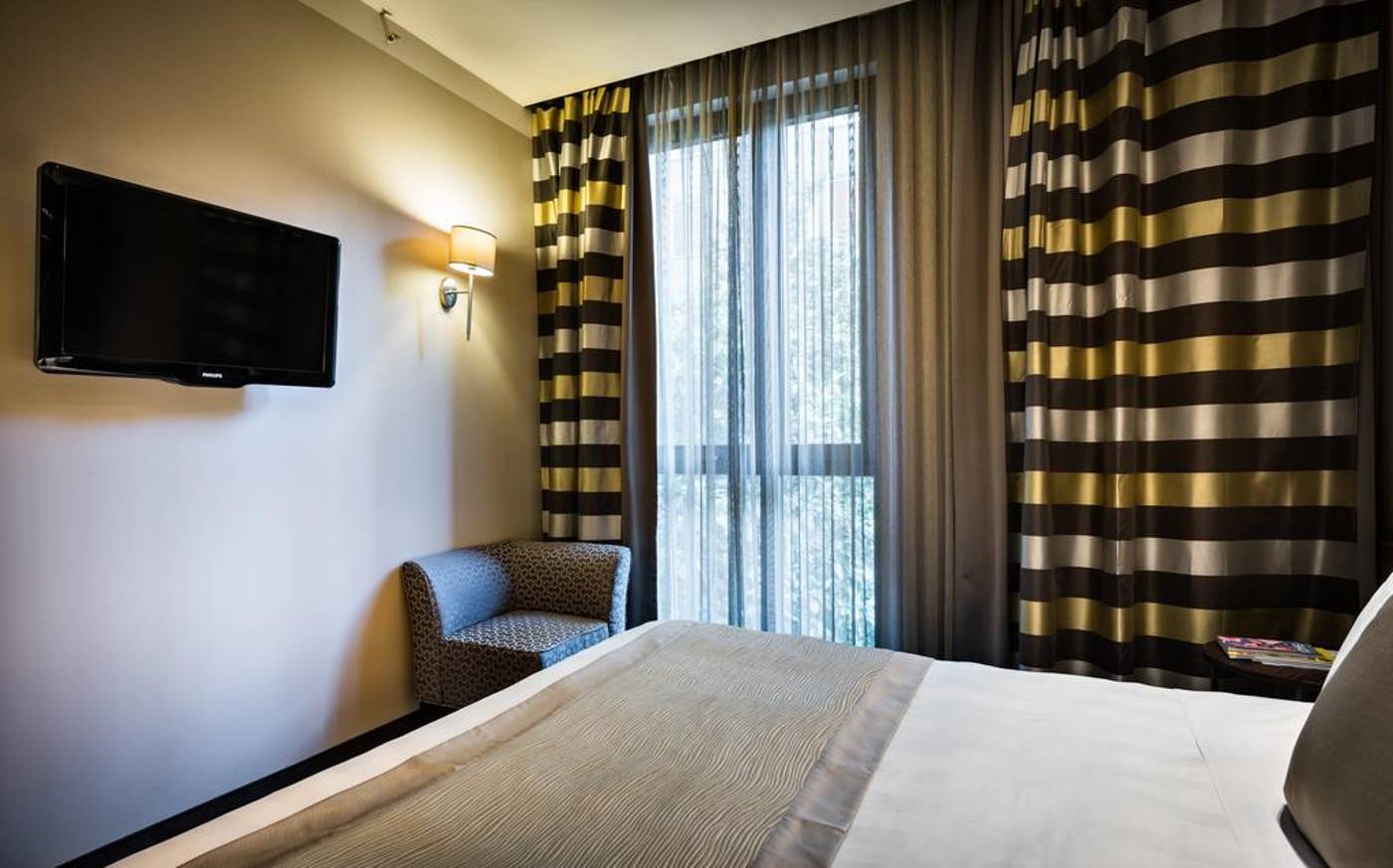 Uptown-Palace-Room-17