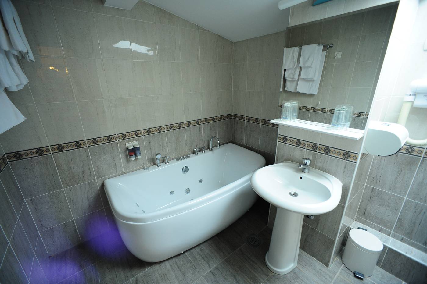 Elegance-Serbia-BELGRADE-Room-9