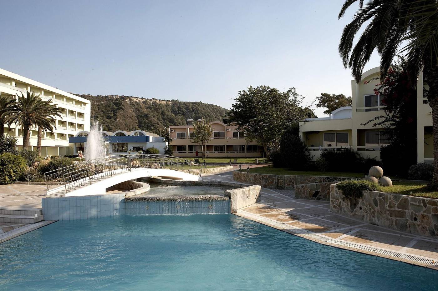 Avra-Beach-Resort-Hotel---Bungalows-Pool-12
