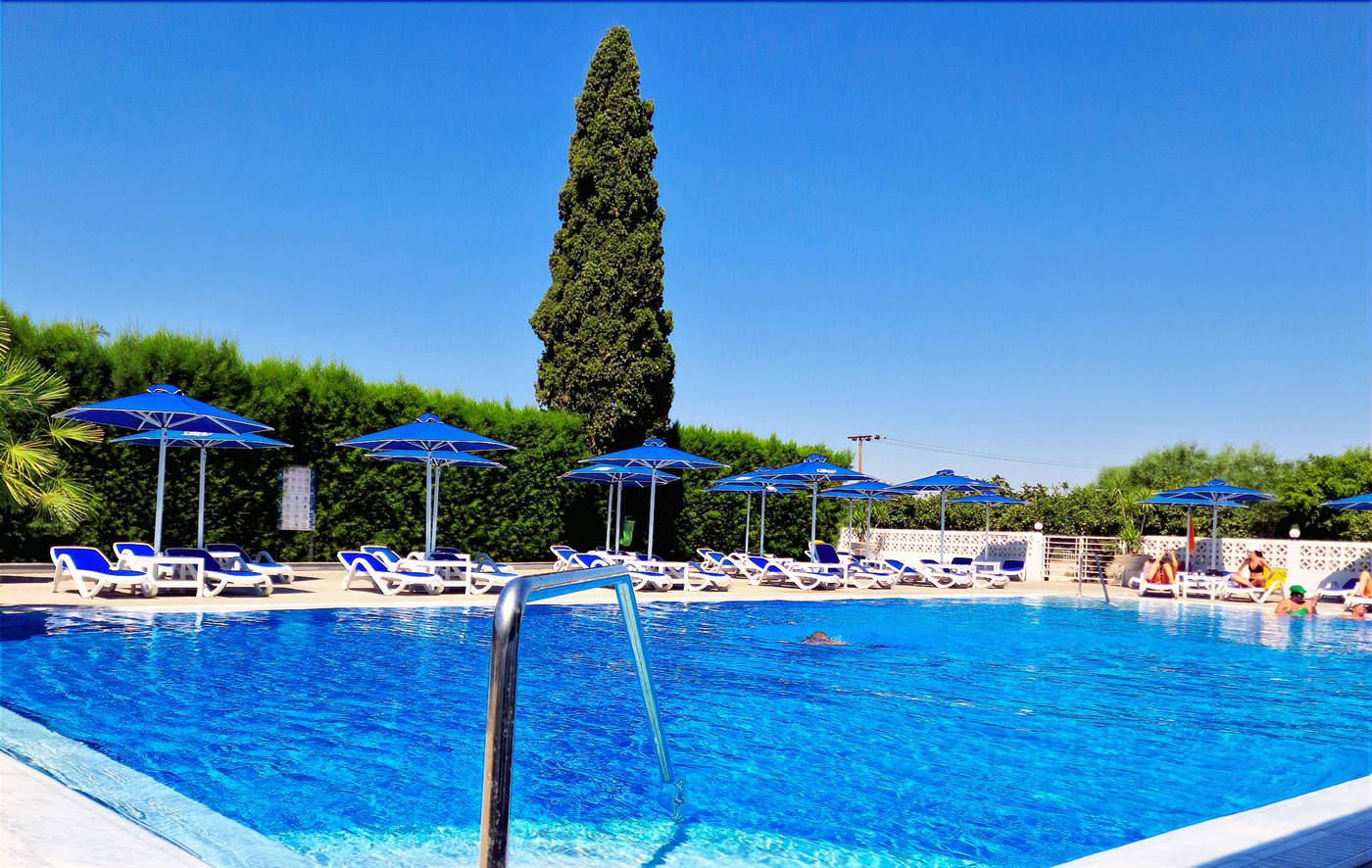 Sveltos-Hotel-Pool-3