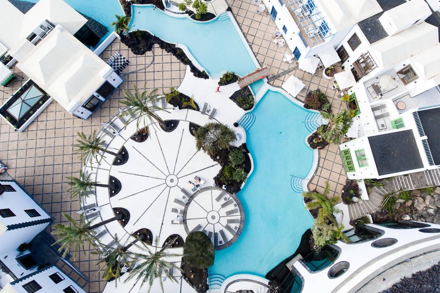 Hotel-LIVVO-Volc--n-Lanzarote-Pool-10