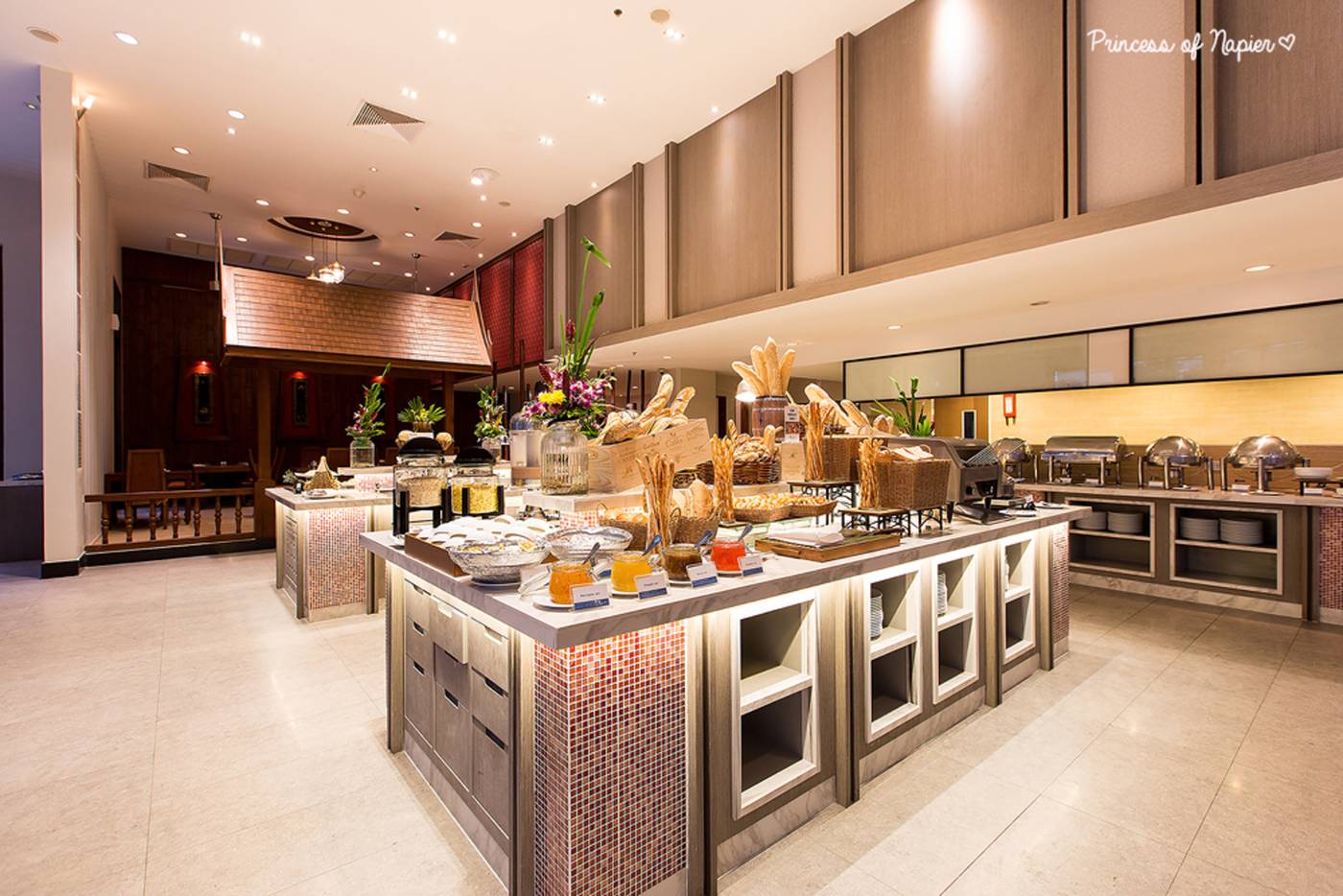 Deevana-Plaza-Phuket-Restaurant-44