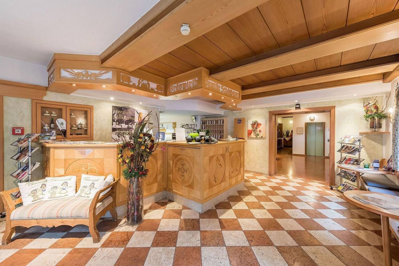 Bräuwirt-Austria-BERGHEIM -Lobby-10
