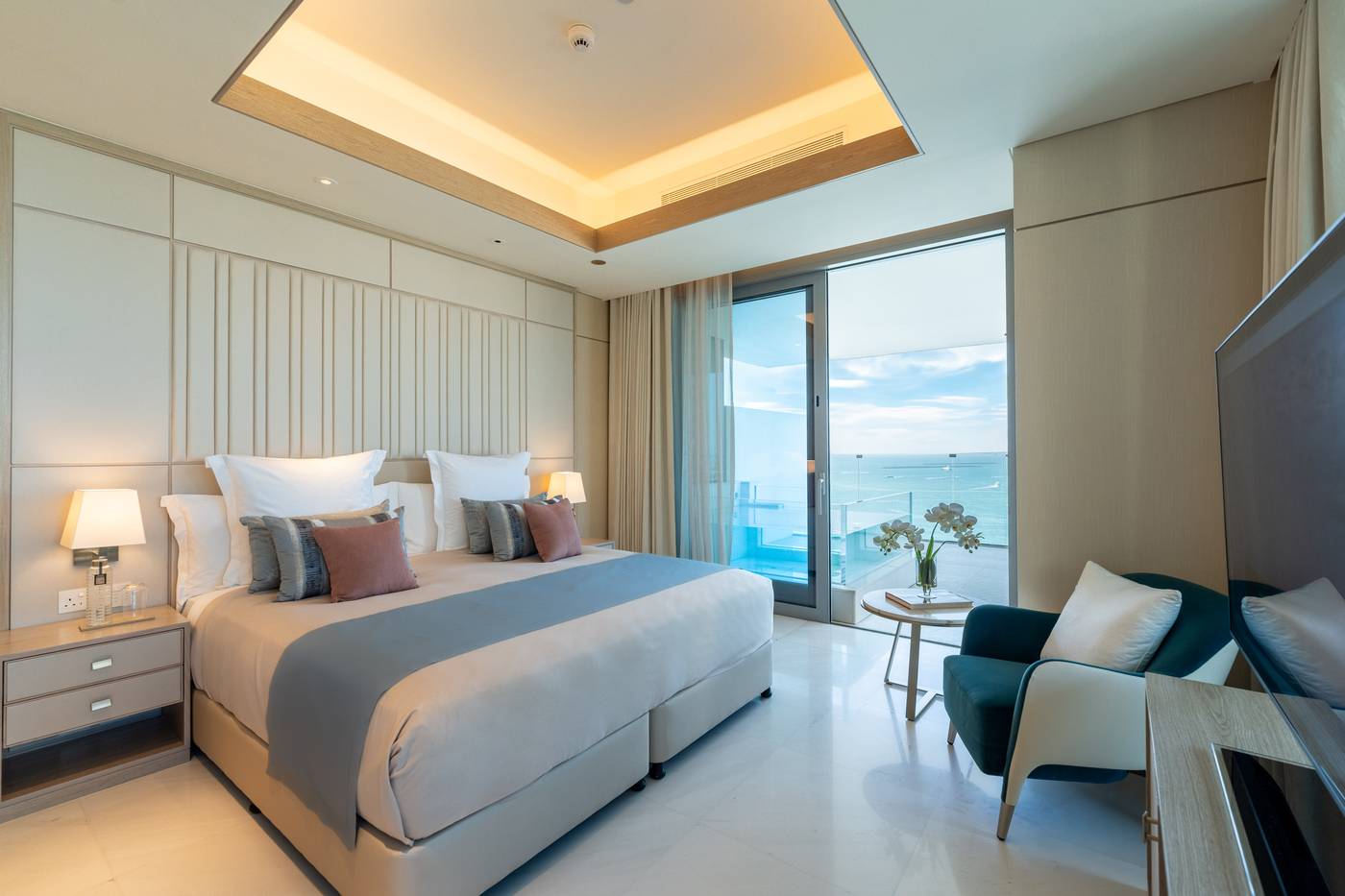 Five Luxe Hotel-United Arab Emirates-Dubai-Room-8