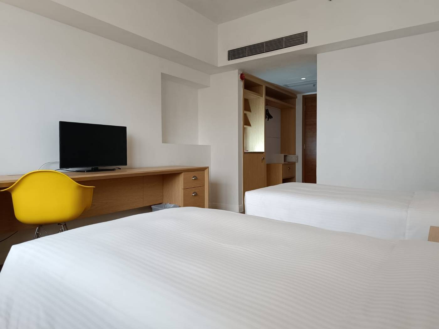 Caritas-Oswald-Cheung-International-House-Room-12