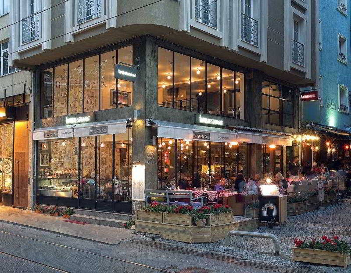 Blu-Hotel-Istanbul-Restaurant-10