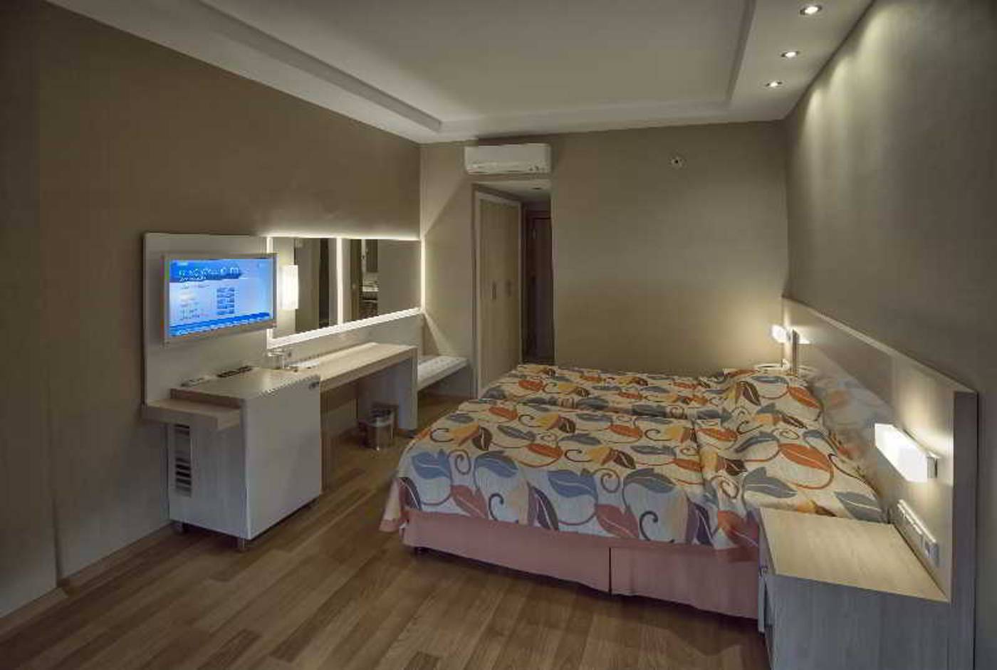 Riviera-Hotel-Room-10