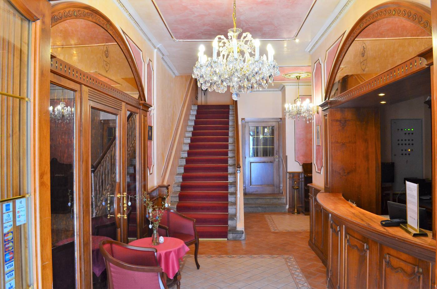 Renesance Krasna Kralovna-Czech Republic-KARLOVY VARY-Lobby-4