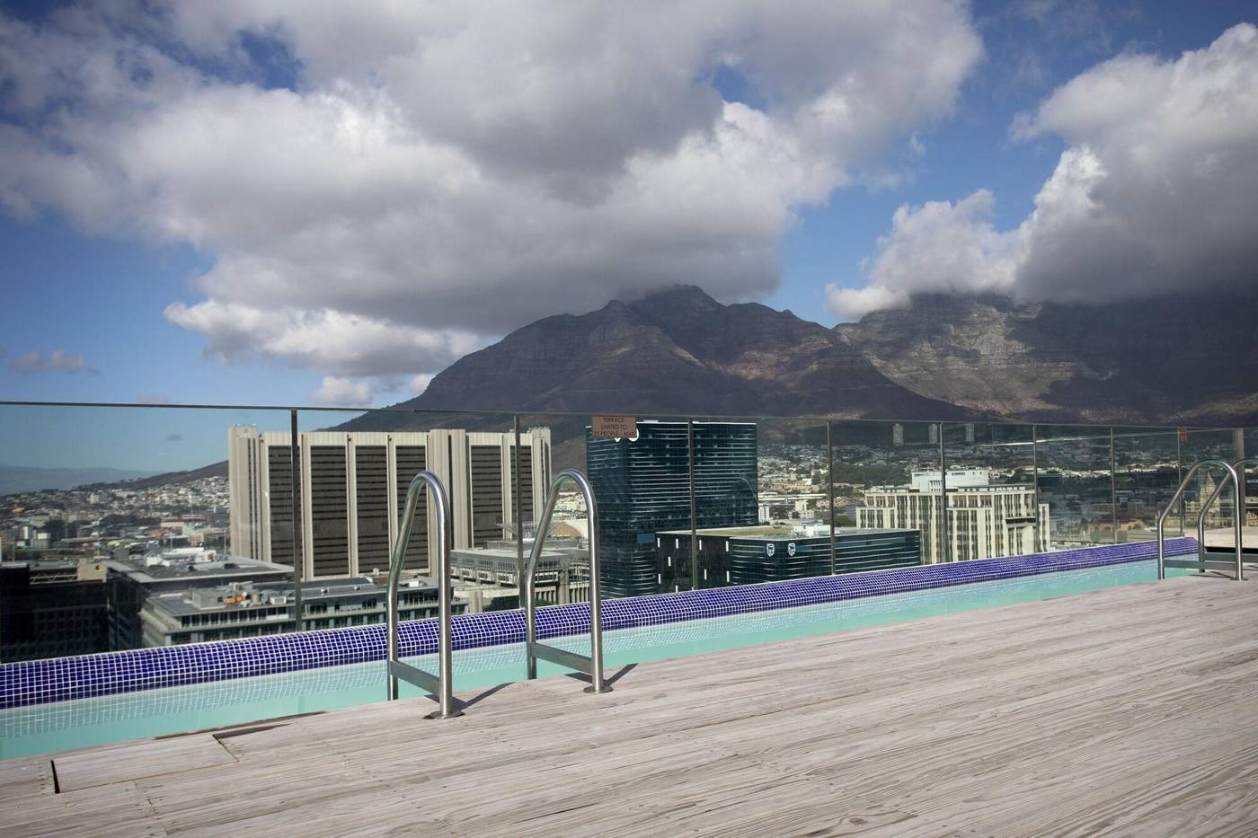 Hotel-Sky-Cape-Town-Sports-and-Entertainment-4