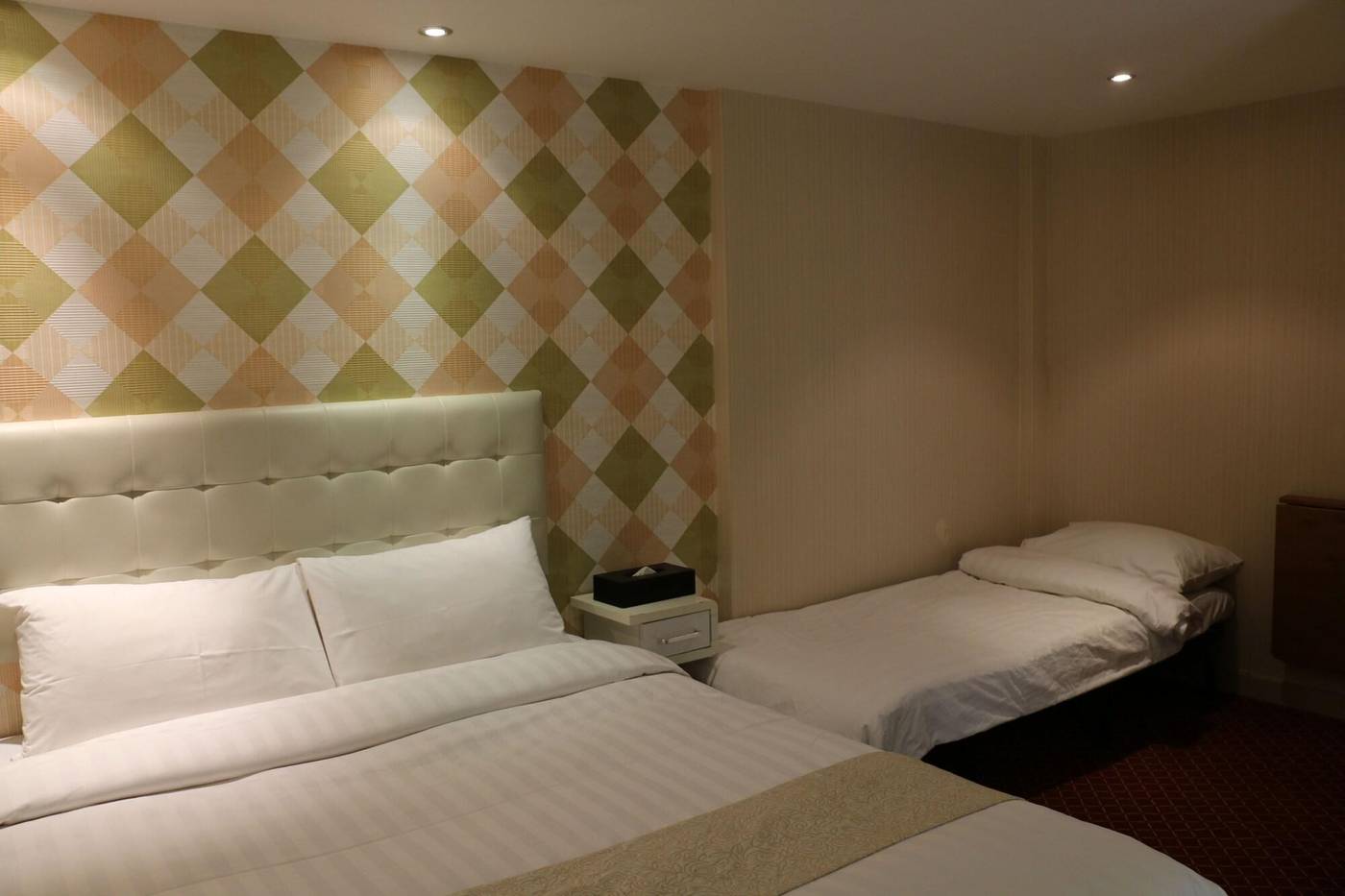 B-B-Cheung-Chau-Room-12