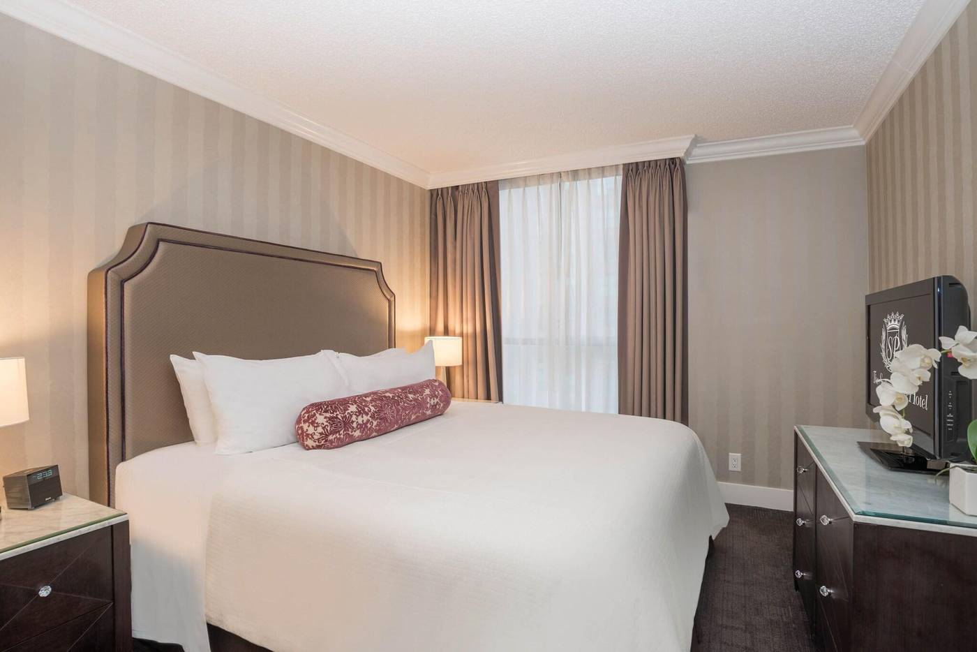 La-Grande-Residence-Vancouver-At-The-Sutton-Place-Room-6