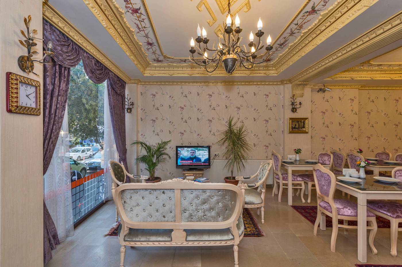 Istanbul-Holiday-Hotel-Lobby-35