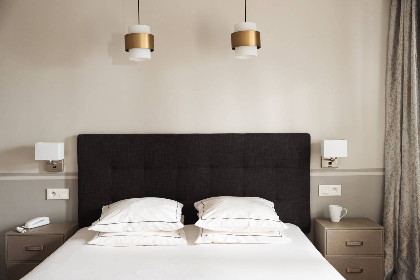 Hotel-Eiffel-Segur-Room-24