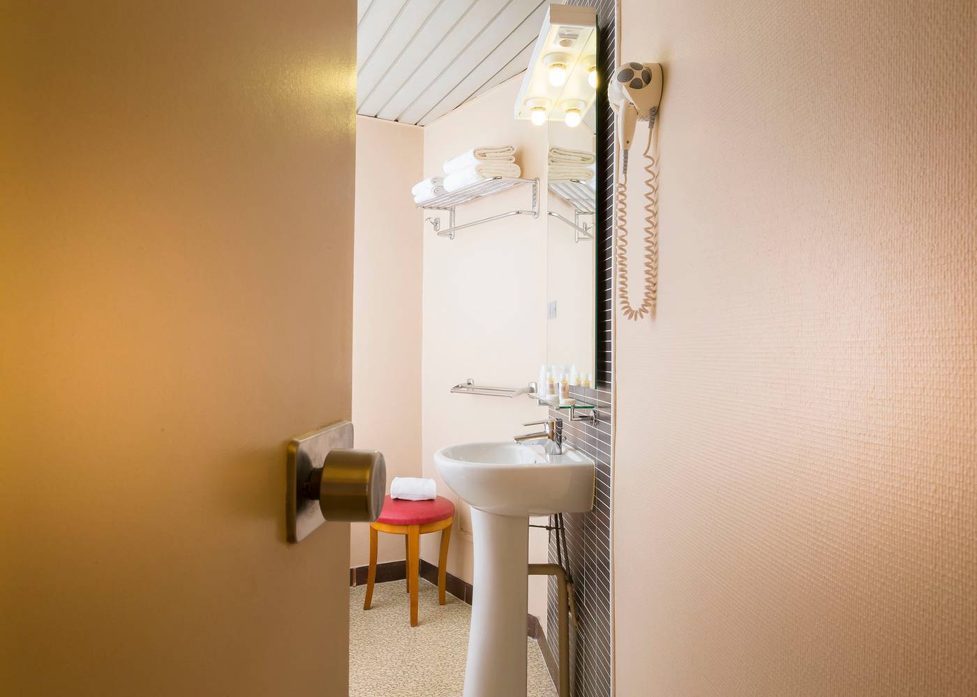 France-Quartier-Latin-Room-24