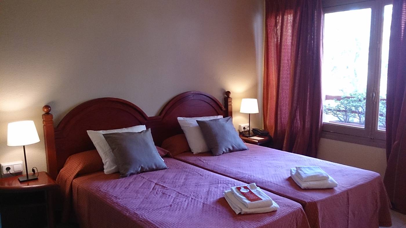 Ayamonte-Center-Room-12