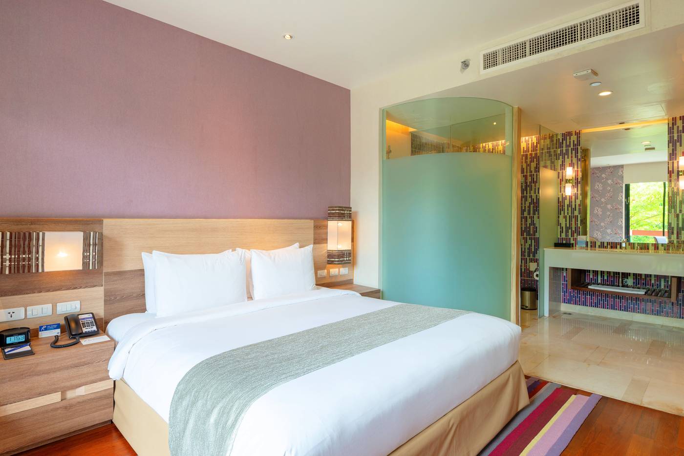 Holiday-Inn-Express-Phuket-Patong-Beach-Central-Room-34