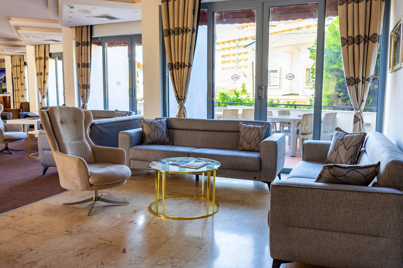 Sentinus-Hotel-Lobby-43