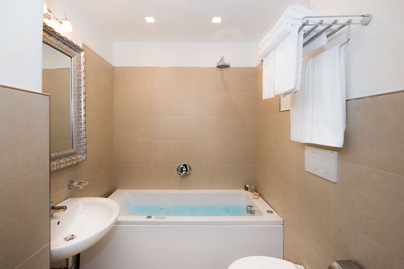 Hotel-Villa-Gabrisa-Room-27