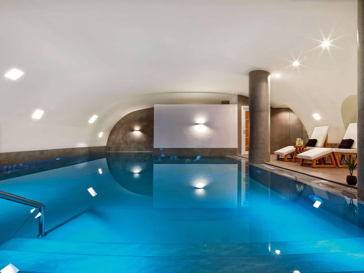 Santo-Maris-Oia--Luxury-Suites---Spa-Sports-and-Entertainment-81