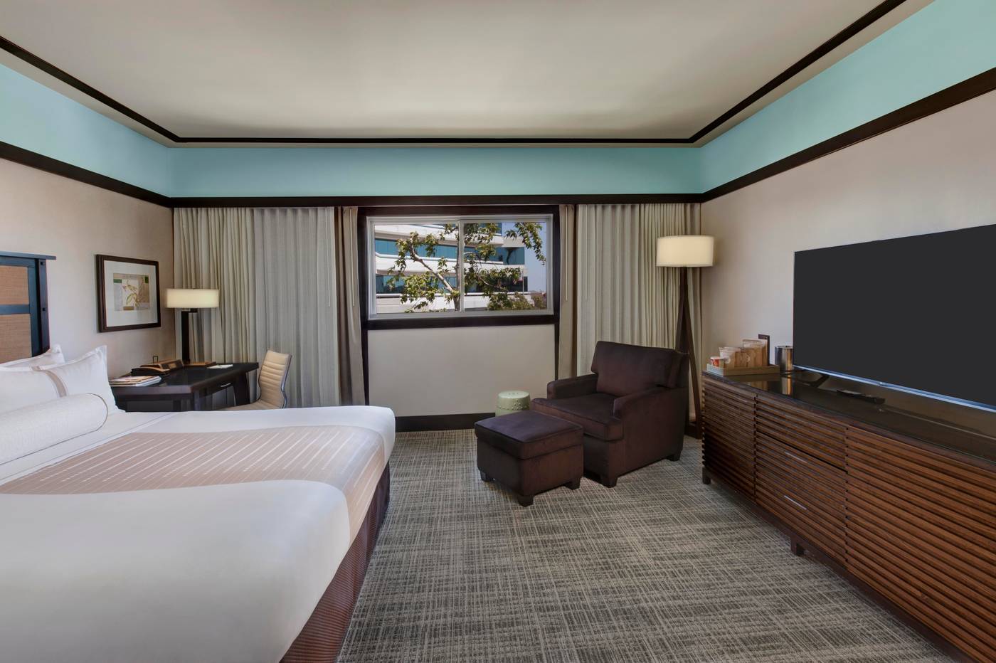 The-Ambrose-Hotel-Room-18