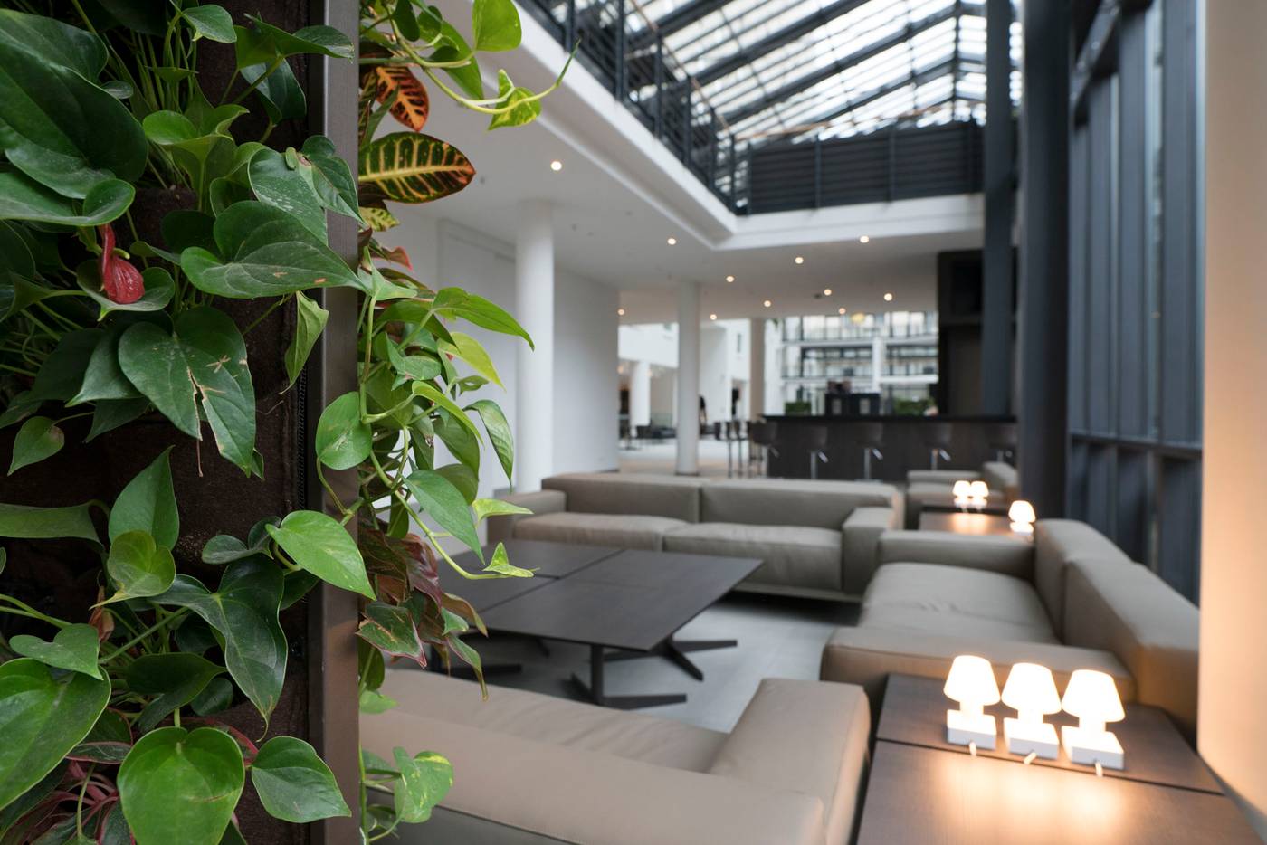 Estrel-Hotel-Berlin-Lobby-17
