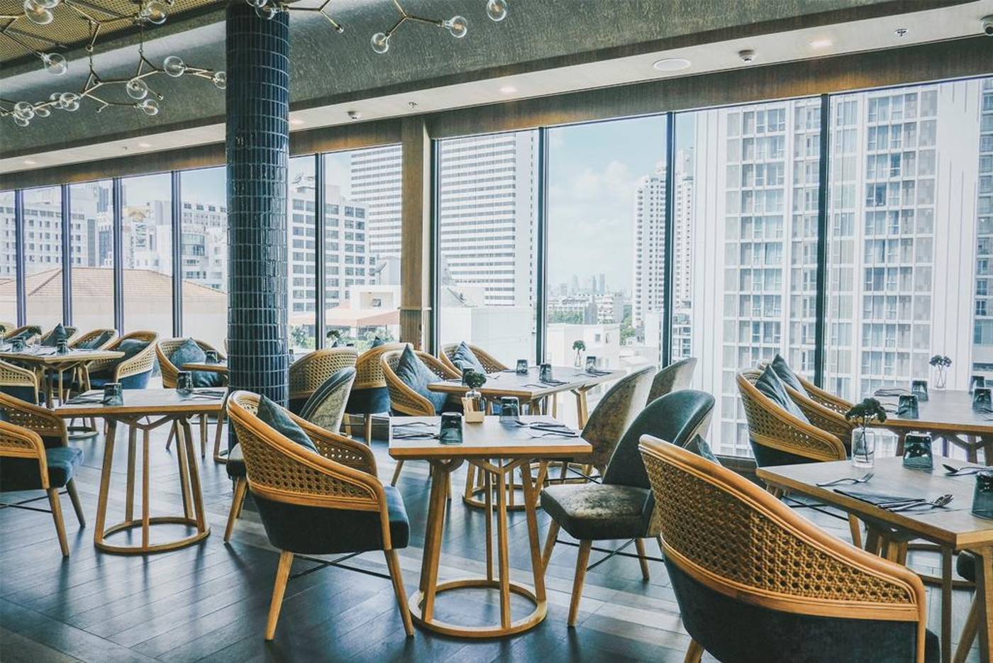 Eleven-Hotel-Bangkok-Restaurant-13